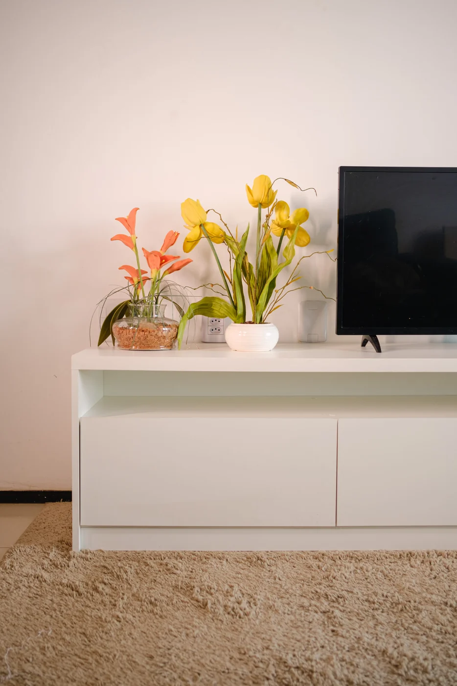 Rack branco para TV da Larmóveis